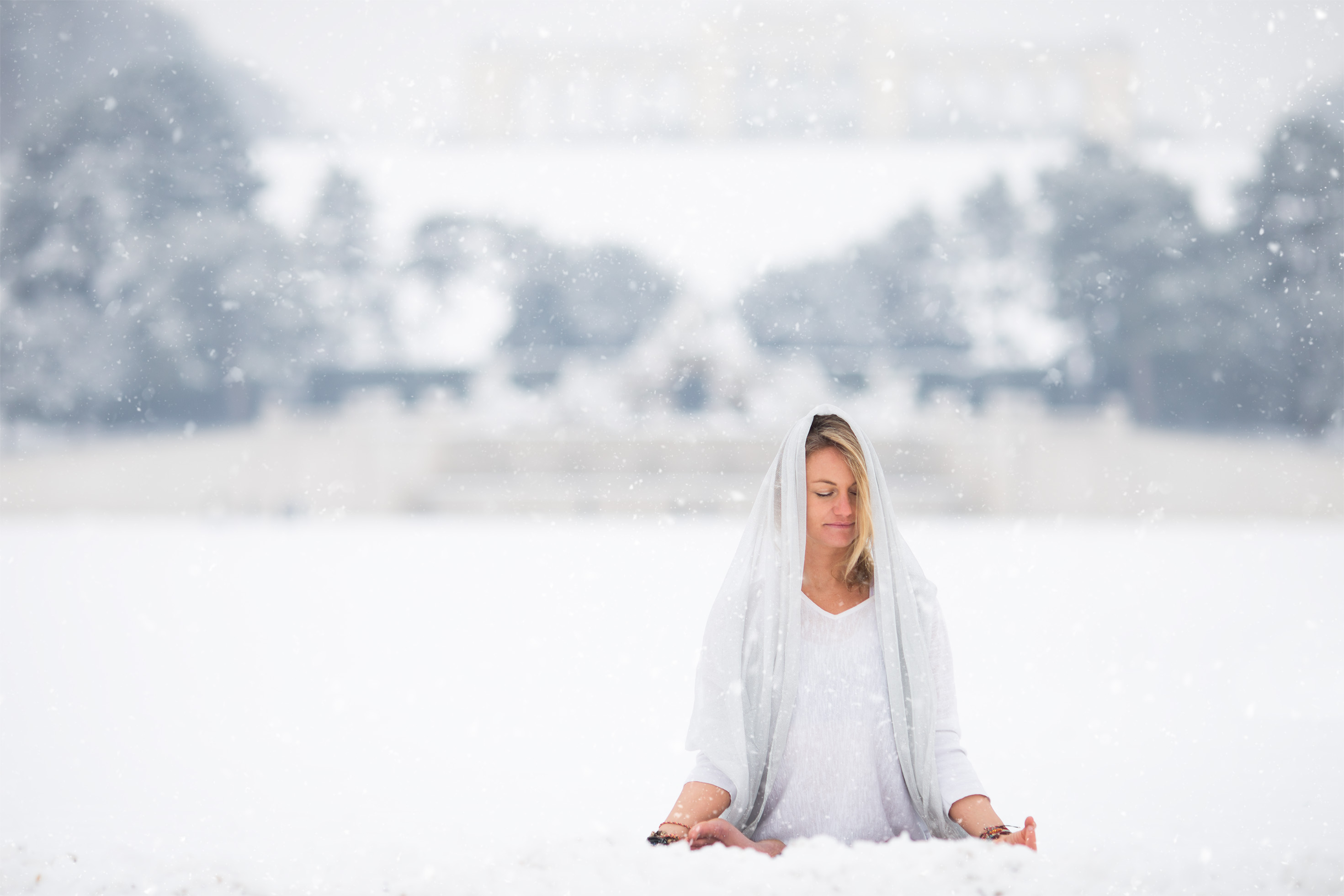 yoga im Schnee meditation gloriette