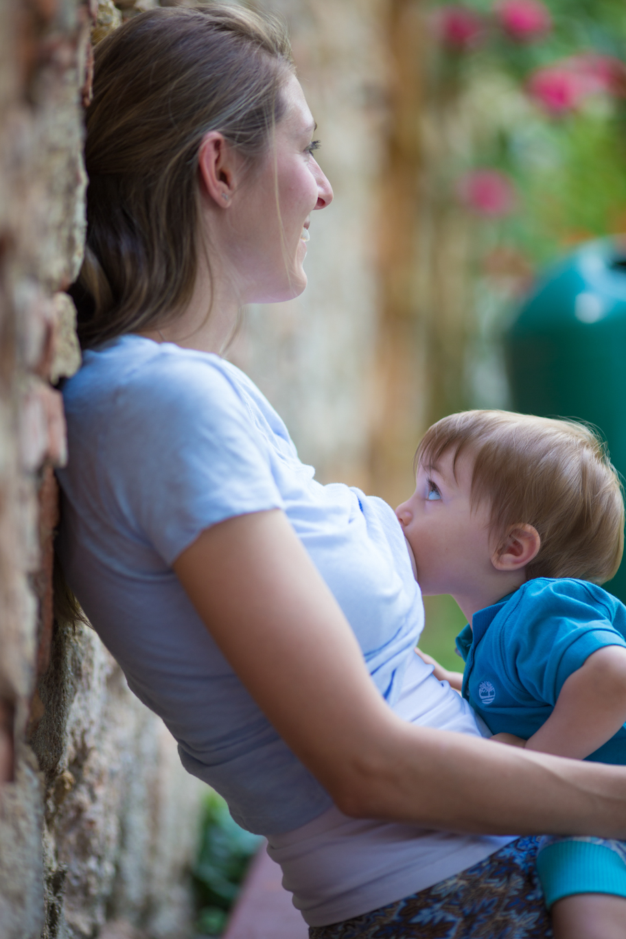 stillen in der ffentlichkeit Mama stillt 13 von 16