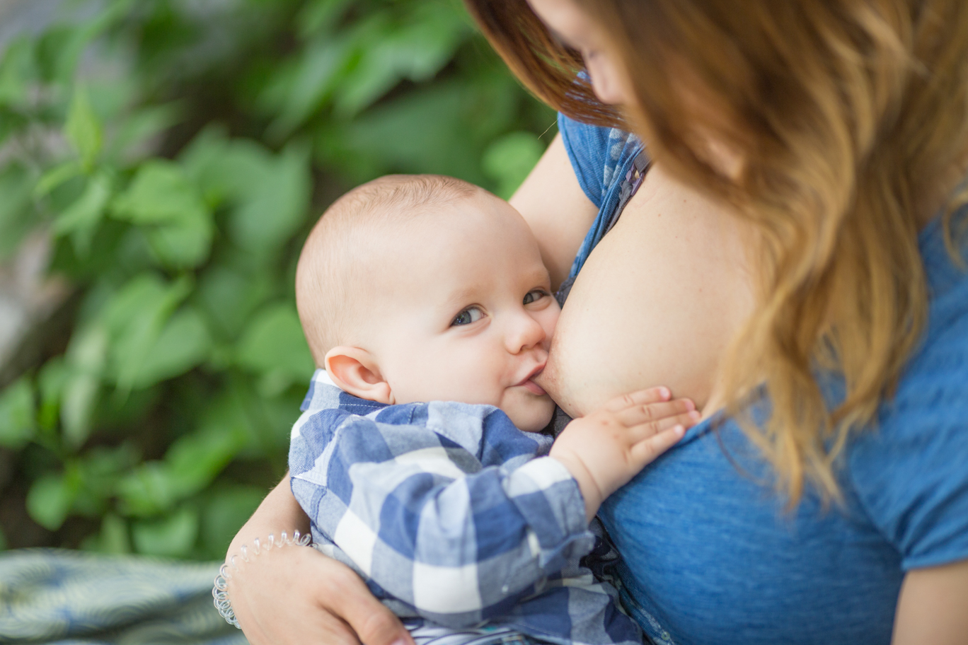 stillen in der ffentlichkeit Mama stillt 14 von 16