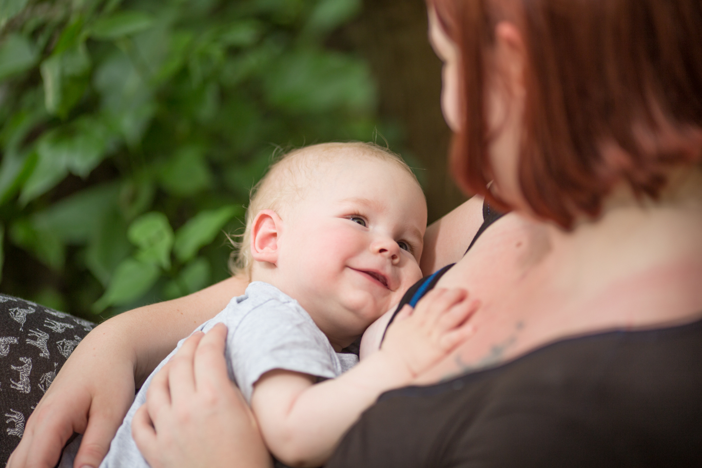 stillen in der ffentlichkeit Mama stillt 16 von 16